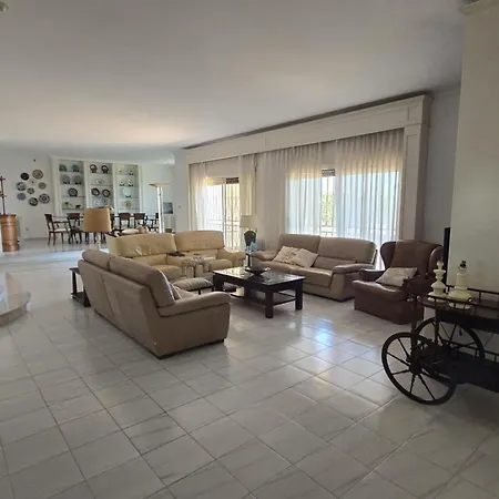 Amplia Casa En 16 Pers. Con Piscina Y Gran Aparcamiento - Es-204-78