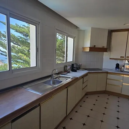 Amplia Casa En 16 Pers. Con Piscina Y Gran Aparcamiento - Es-204-78 Roses